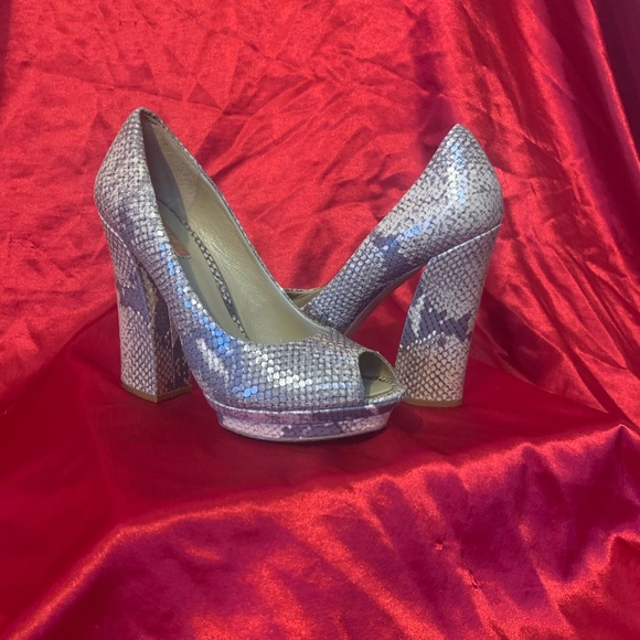 SEXY HEELS - Picture 2 of 3